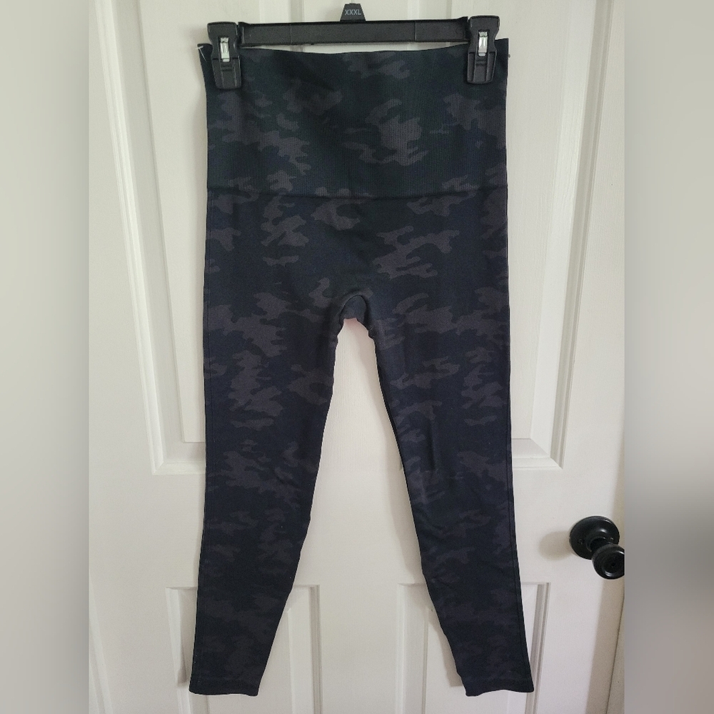 SPANX Women's Leggings High Rise Black Camo Look At Me Now Size Large
